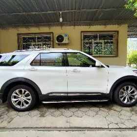 Ford Explorer 2022