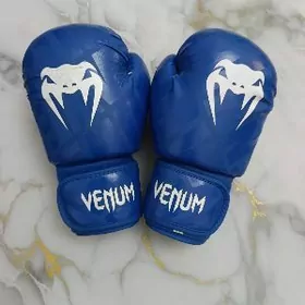 Перчатки боксерские Venum