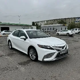 Toyota Camry 2021