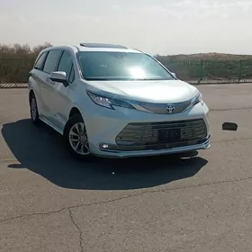Toyota Sienna 2022