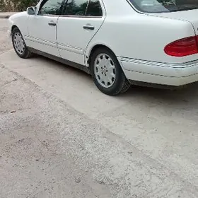 Mercedes-Benz E320 1997