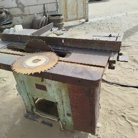 ağaç kesyan stanok