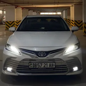 Toyota Camry 2021
