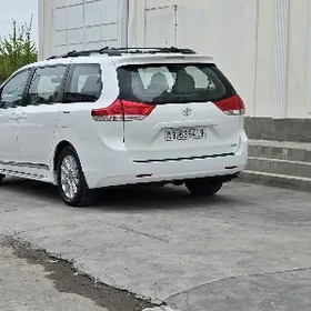 Toyota Sienna 2011