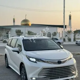 Toyota Sienna 2022