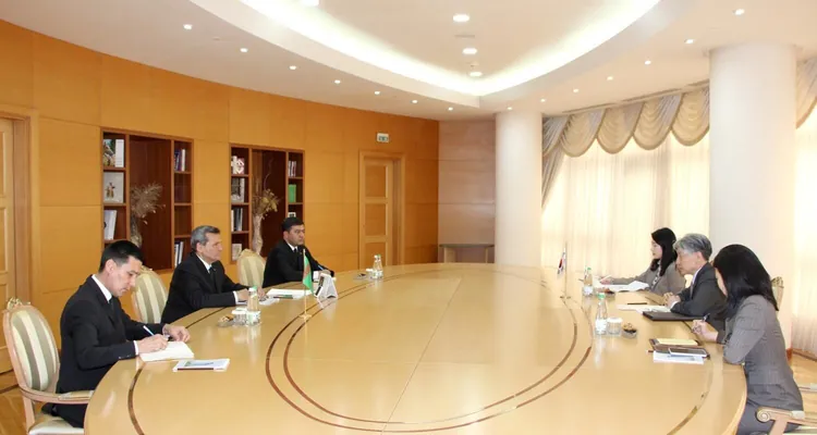 Türkmenistanyň DIM-iniň ýolbaşçysy Koreýa Respublikasynyň täze ilçisiniň ynanç hatlarynyň nusgalaryny kabul etdi