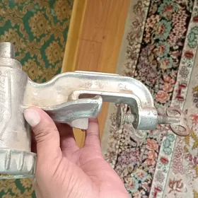 et üwelýän мясорубка