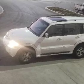 Mitsubishi Pajero 2002