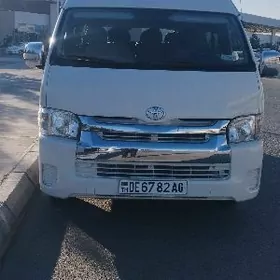 Toyota Hiace 2016
