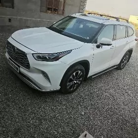 Toyota Highlander 2021