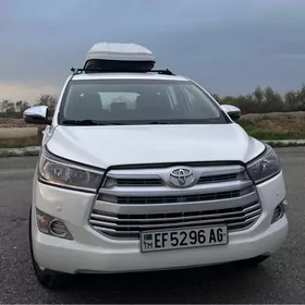 Toyota Innova 2022