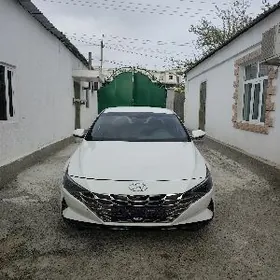 Hyundai Elantra 2022