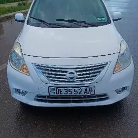 Nissan Versa 2012