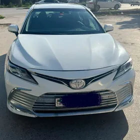 Toyota Camry Hybrid 2022