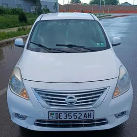 Nissan Versa 2012