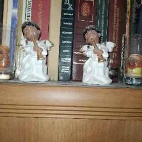 Книги много разные