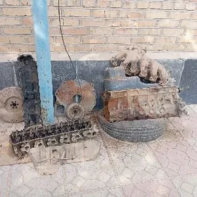 dwigatel 4,2 l benzin