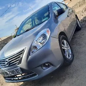 Nissan Versa 2012