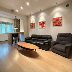 Merkez 3kom 1etaz beýik potolo