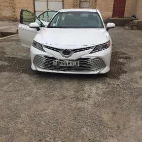 Toyota Camry 2018