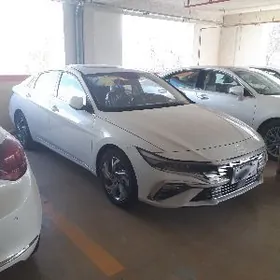 Hyundai Elantra 2025