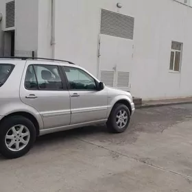 Mercedes-Benz ML350 2001