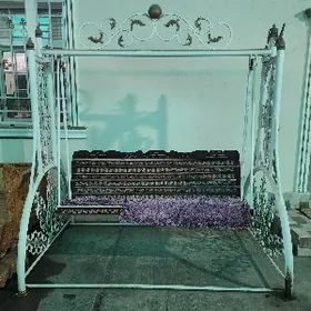 Satlyk sallançak. Качеля.