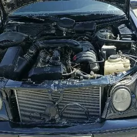 Mercedes-Benz E320 1996