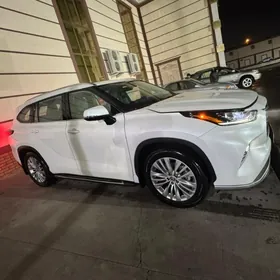 Toyota Highlander 2021