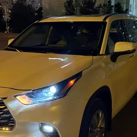 Toyota Highlander 2021