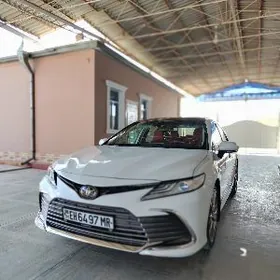 Toyota Camry 2021