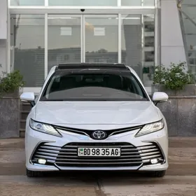 Toyota Camry 2021