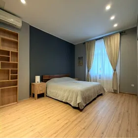 Центр 3 ком 1 этаж