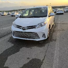 Toyota Sienna 2020