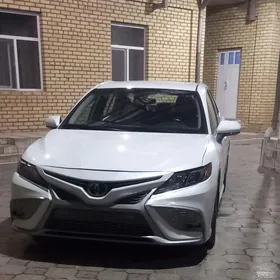 Toyota Camry 2021