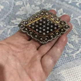 Gadym hürrem broşka gyzyl cayy