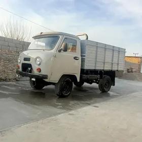 UAZ 452 1988