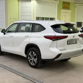 Toyota Highlander 2022