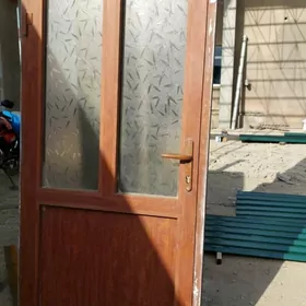 Gon̈ur plastik gapy