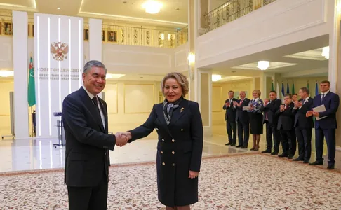 Гурбангулы Бердымухамедов поздравил Валентину Матвиенко с днем рождения