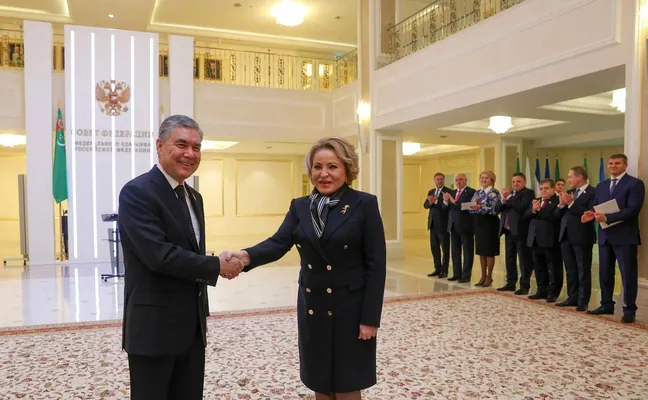 Gurbanguly Berdimuhamedow Walentina Matwiýenkony doglan güni bilen gutlady