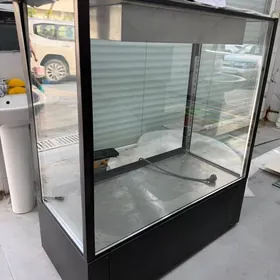 Tort witrina holodilnik