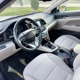 Hyundai Elantra 2020