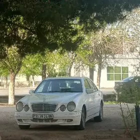Mercedes-Benz E320 2000