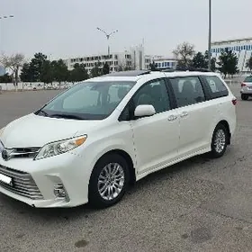 Toyota Sienna 2019