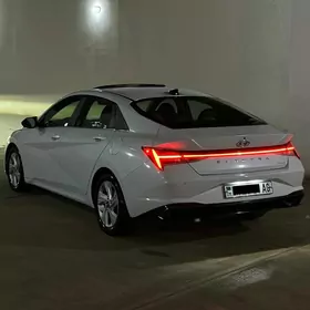Hyundai Elantra 2022
