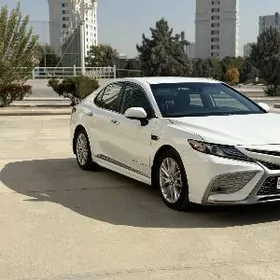 Toyota Camry 2021