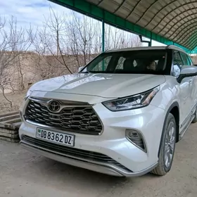 Toyota Highlander 2021