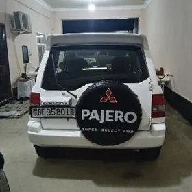 Mitsubishi Pajero 2000