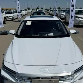 Hyundai Elantra 2025